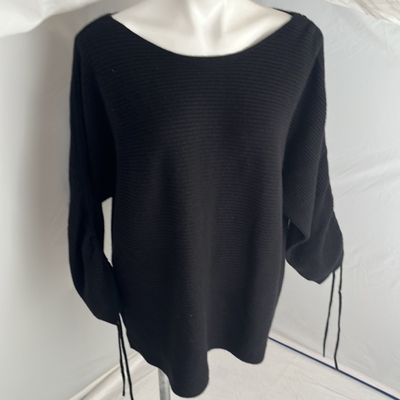 Minnie Rose black ruched dolman sleeve horizontal ribbed cashmere sweater